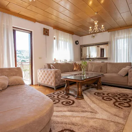 6 Bedroom Pet Friendly In Holiday home Zmijavci