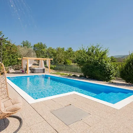Holiday home 6 Bedroom Pet Friendly In *