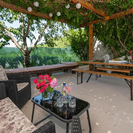 Holiday home 6 Bedroom Pet Friendly In *