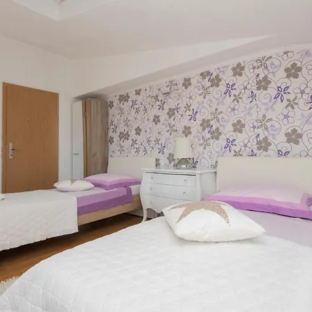 6 Bedroom Pet Friendly In * Zmijavci