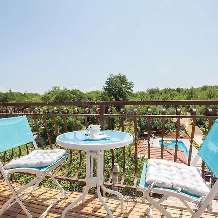 6 Bedroom Pet Friendly In Holiday home *