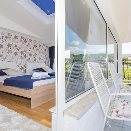 6 Bedroom Pet Friendly In Holiday home