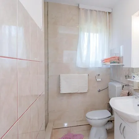 6 Bedroom Pet Friendly In