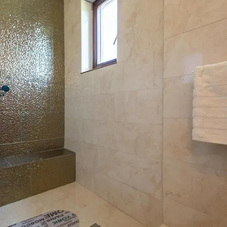 6 Bedroom Pet Friendly In 펜션 *