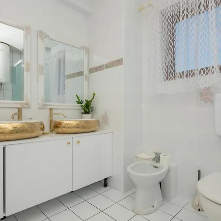 6 Bedroom Pet Friendly In Zmijavci