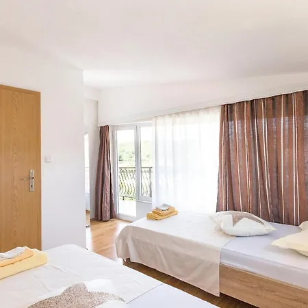 6 Bedroom Pet Friendly In