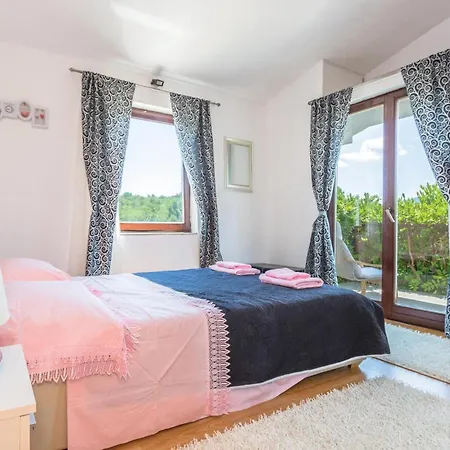 6 Bedroom Pet Friendly In