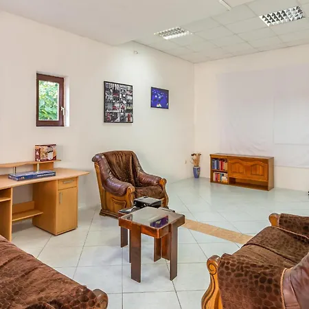 6 Bedroom Pet Friendly In Holiday home *