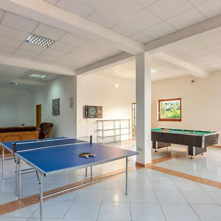 6 Bedroom Pet Friendly In Zmijavci