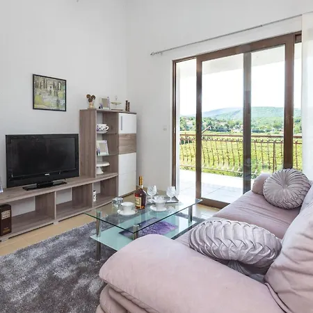 6 Bedroom Pet Friendly In Holiday home Zmijavci